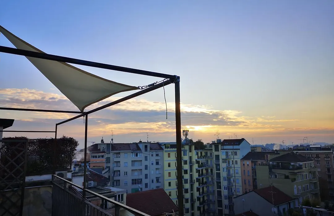Milan Skyline Apartment in città studi a 1 minuto dal metrò con terrazzo wi-fi e netflix-1