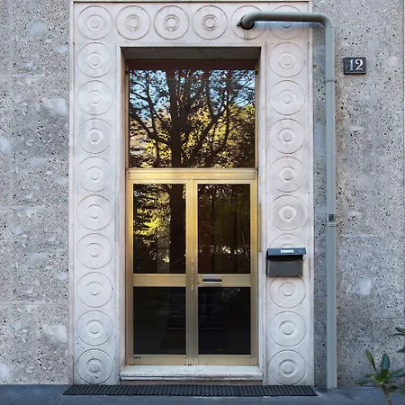 Milan Skyline Apartment in città studi a 1 minuto dal metrò con terrazzo wi-fi e netflix-3